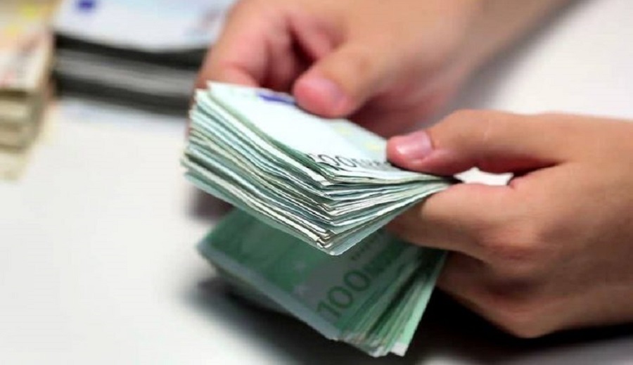 Pagesat cash, kufizohen per qytetaret, ulet tavani i lejueshem dhe per biznesin